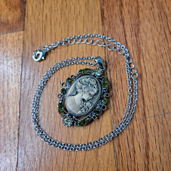 Vintage cameo pendant with frame and rhinestones - Picture 2 of 5